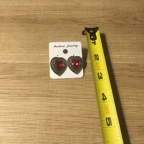 Vintage Heart-Shaped Red and Silver engraved Earrings - Picture 2 of 3